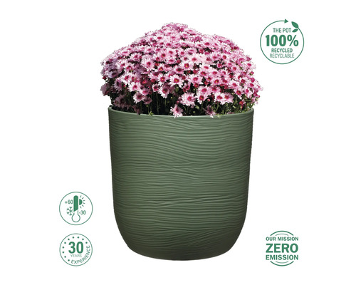 Květináč s růžově kvetoucí rostlinou, recyklovatelný, teplotně odolný a s 30 lety zkušeností
