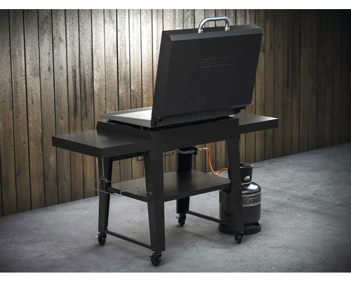 Plynový gril s otevřeným víkem, odkládacími plochami a plynovou lahví