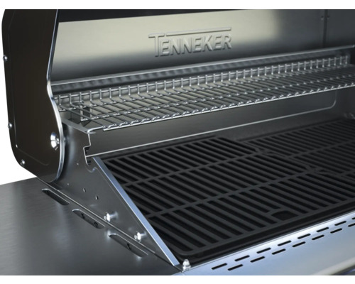 Vnitřní pohled na gril Tenneker s grilovacím roštem a roštem na ohřev