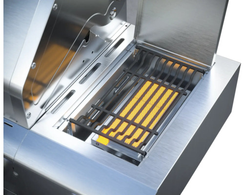 Detail plynového grilu s grilovacím roštem