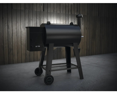 Černý gril na pelety s udírnou