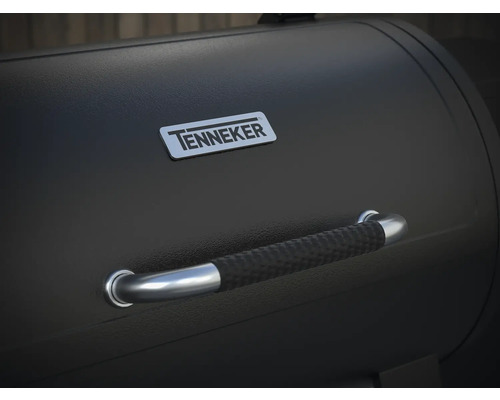 Detail grilu Tenneker s rukojetí a logem společnosti