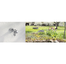 Venkovní vodovodní kohoutek na zdi se zahradou v pozadí