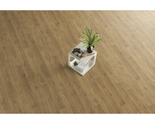 Podlahová krytina s dřevěnou strukturou a odkládacím stolkem