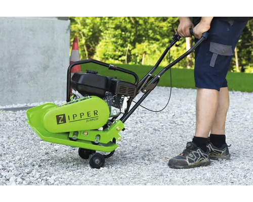 Žehlička Zipper pro zhutňování půdy v provozu