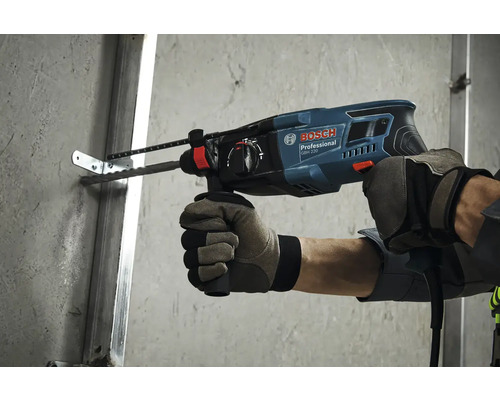 Vrtání do zdi pomocí vrtacího kladiva Bosch