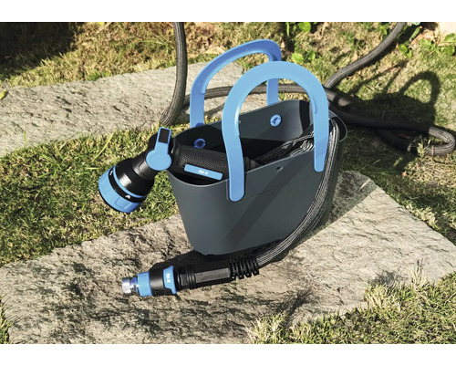 Zahradní hadice se stříkací pistolí v přenosné tašce