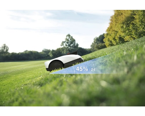 Robotická sekačka na kopci se sklonem 45 procent