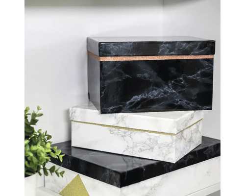 Stoh dekorativních úložných boxů s mramorovým vzorem
