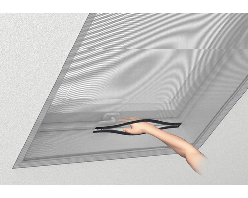 Otevírání síťky proti hmyzu do střešního okna se zipem