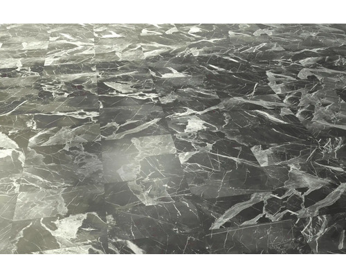 Podlahová plocha s podlahovými dlaždicemi ve vzhledu mramoru