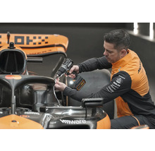 Aku příklepová vrtačka DeWalt McLaren DCD85MM2T-QW 18V včetně 2x aku 18V XR 4,0Ah, nabíječky a kufru TSTAK