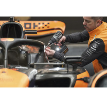 Aku příklepová vrtačka DeWalt McLaren DCD85MM2T-QW 18V včetně 2x aku 18V XR 4,0Ah, nabíječky a kufru TSTAK