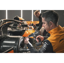 Aku příklepová vrtačka DeWalt McLaren DCD85MM2T-QW 18V včetně 2x aku 18V XR 4,0Ah, nabíječky a kufru TSTAK