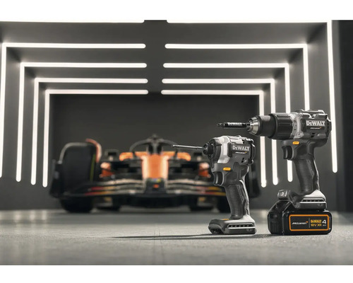 Dva akumulátorové vrtací šroubováky DeWalt před závodním vozem Formule 1