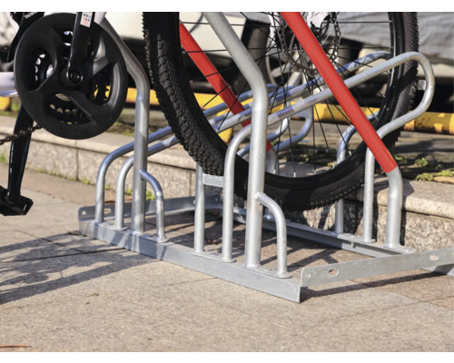 Stojan na kola s koly