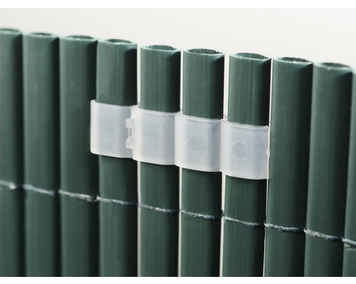 Zástěna s průhlednými upevňovacími klipy