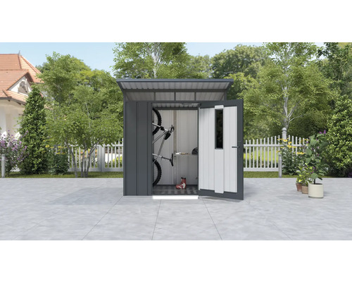 Kovová zahradní kůlna s otevřenými dveřmi a jízdními koly