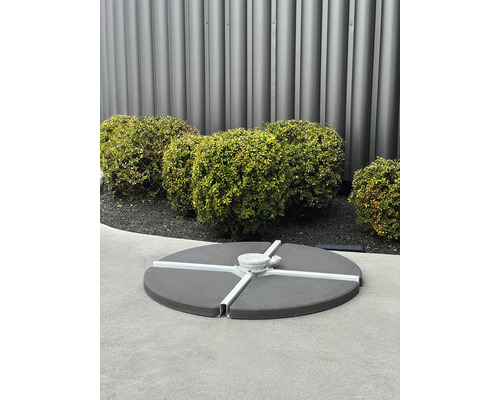 Betonový stojan na slunečník s kovovou křížovou základnou