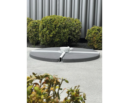 Betonový stojan na slunečník s ocelovým rámem