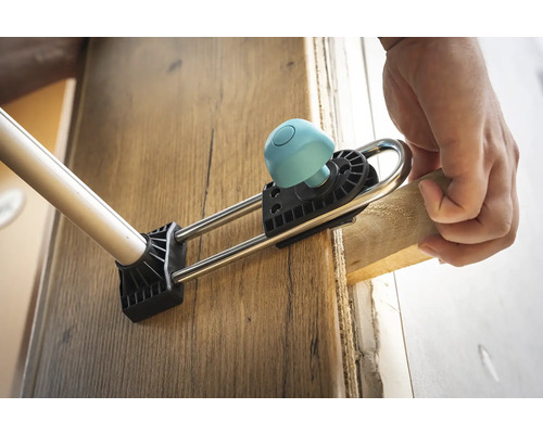 Nástroj pro montáž dveřní zárubně