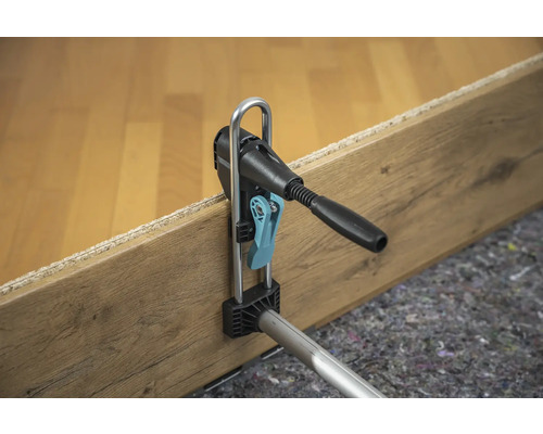 Detail laminátového pokládacího nástroje na laminátové desce