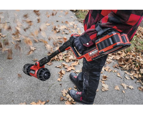 Nástavec pro akumulátorový čisticí kartáč při použití proti listí