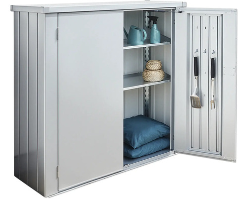 Zahradní skříň s otevřenou přihrádkou, policemi a zahradním nářadím