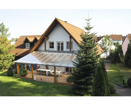 Dům s terasovým přístřeškem a zahradou