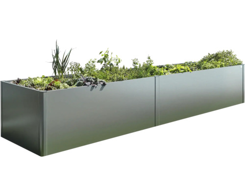 Dlouhý kovový truhlík s různými rostlinami