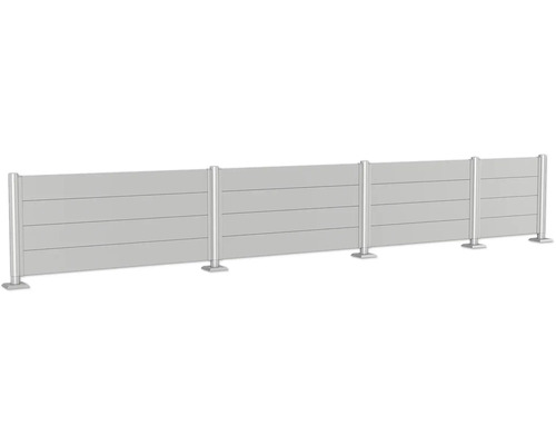 Protihlukový plot s kovovými sloupky a vodorovnými panely