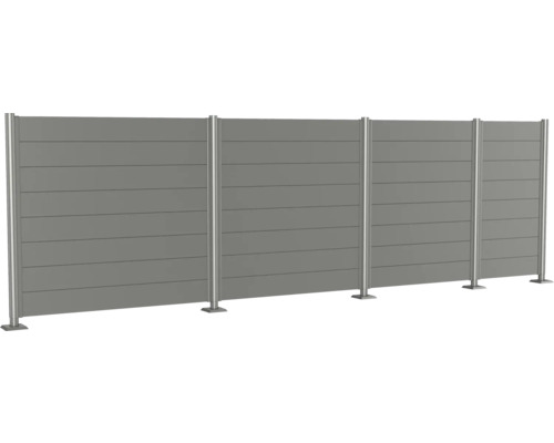 Šedá protihluková stěna z panelů a kovových sloupků