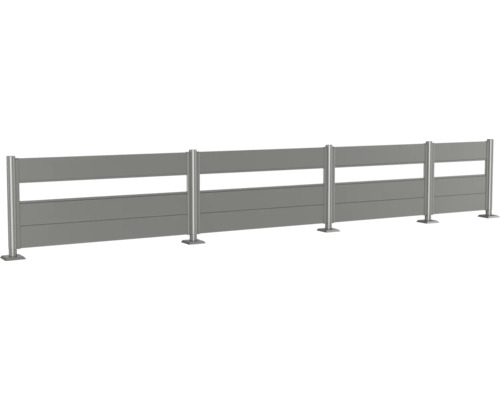 Šedý paraván s kovovými sloupky