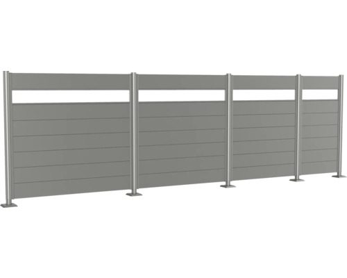 Zástěna ze vodorovných lamel s kovovými sloupky