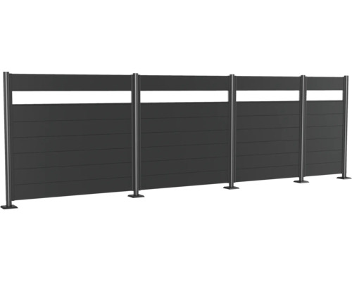 Zahradní zástěna s horizontálními lamelami a průhlednými prvky