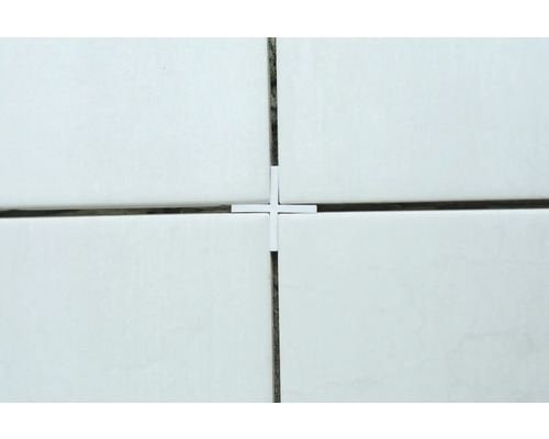 Dlaždice s křížkem pro rovnoměrné spáry