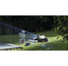 Zahrada s robotickou sekačkou, která nastavuje virtuální obvodový drát.