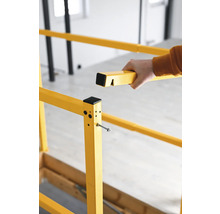 Montáž lešení s šrouby pro upevnění prvků