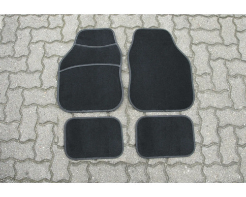 Čtyři černé podlahové rohože do auta