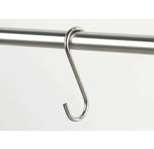 Hák ve tvaru S z kovu na tyči