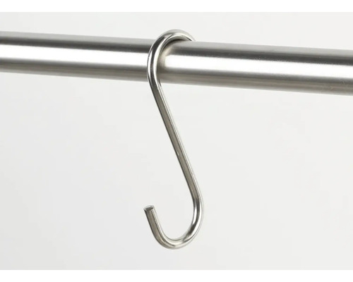 Hák ve tvaru S z kovu na tyči