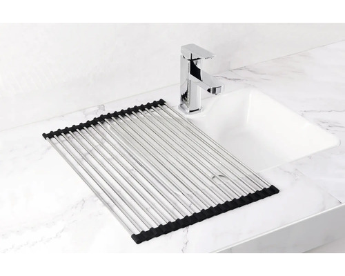 Dřez s odkapávací mřížkou z nerezové oceli a armaturou