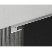 Kovová dlaždicová lišta na stěně