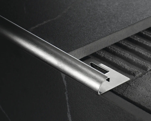 Ukončovací profil pro dlaždice z kovu