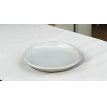 Keramický talíř na látce