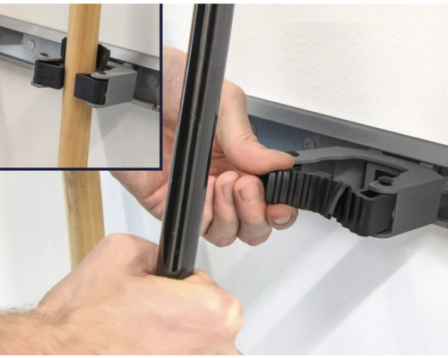 Nástěnný držák s rukou upevňující tyč