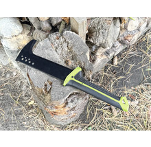 Zahradní pila na pařezu