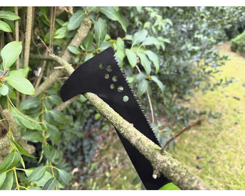 Multifunkční nástroj řeže větev na zahradě