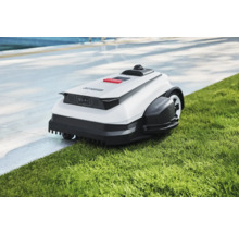 Automatická sekačka na trávu