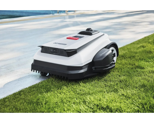 Automatická sekačka na trávu